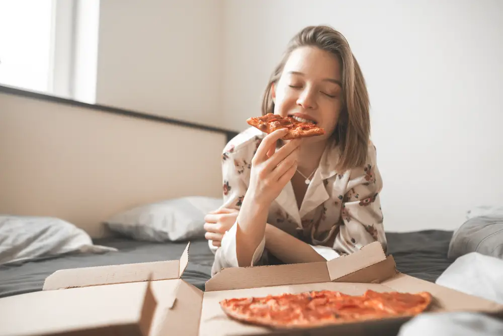 Comer bajo estrés: cómo combatir este hábito