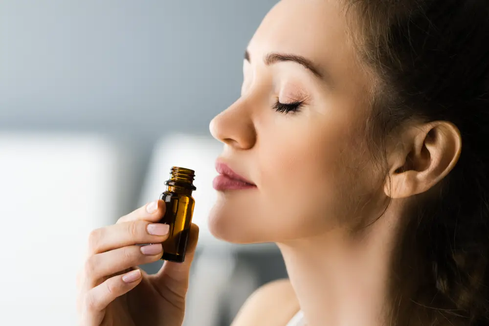 Aromaterapia facial: los movimientos y el aceite esencial adecuado