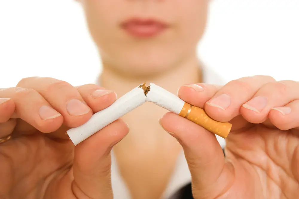 Nuevo estudio: Quienes viven en barrios verdes dejan de fumar más fácilmente